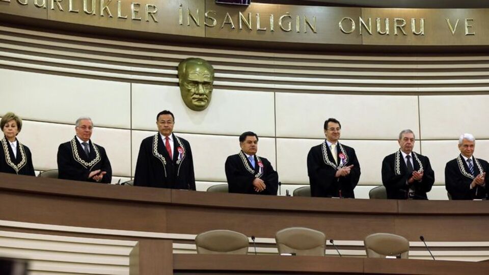 Yasama, yürütme, AYM mi?