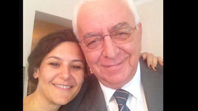 Engin Alan'ın kızı Işık Koşaner ile selfie çekti