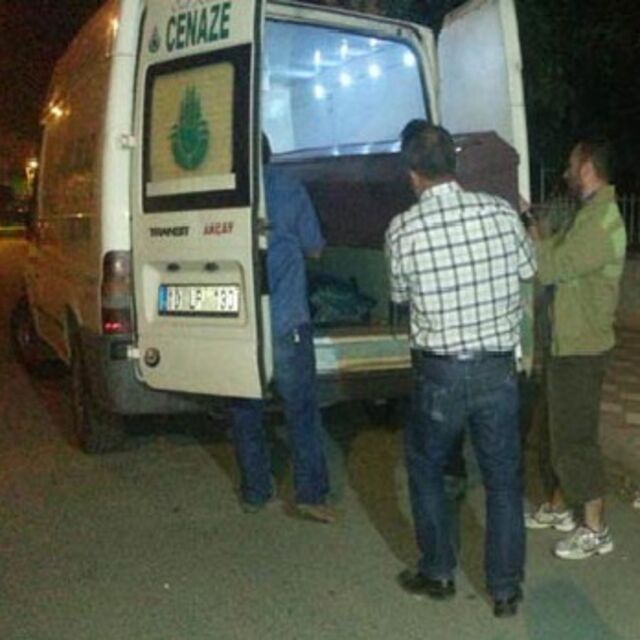Evli çift evlerinde ölü bulundu