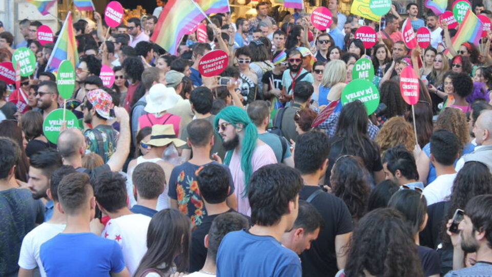 Trans Onur Yürüyüşü polise takıldı