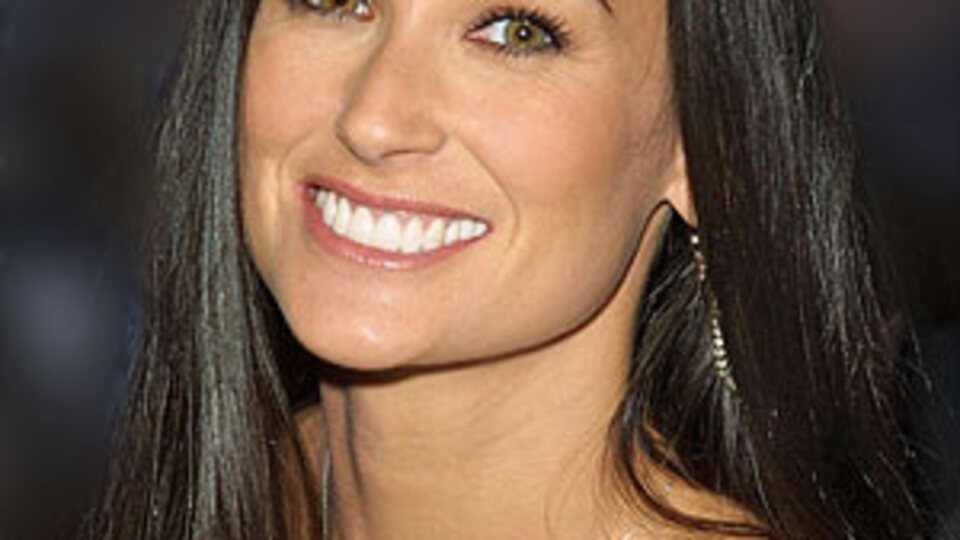 Estetik bağımlısı Demi