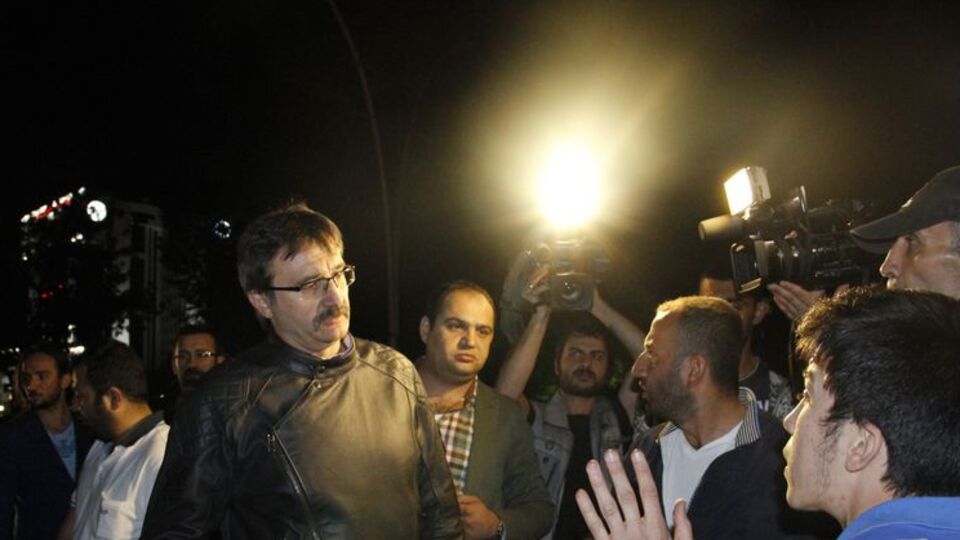 Kazazedelerin yardımına eski Bakan Kürşad Tüzmen koştu