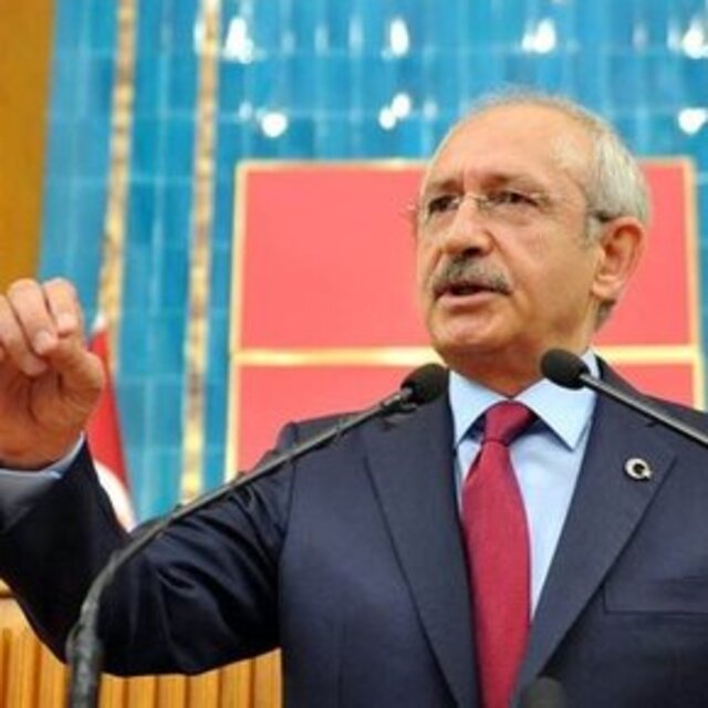 Ekmeleddin İhsanoğlu'nun adaylığı için ilk imza Kılıçdaroğlu'ndan