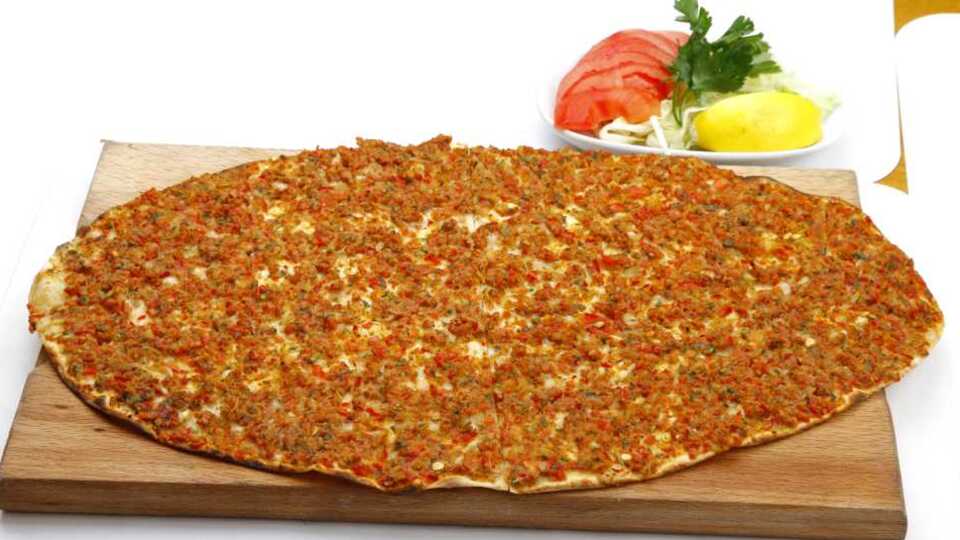 Bodrum'da lahmacun fiyatları el yakıyor!
