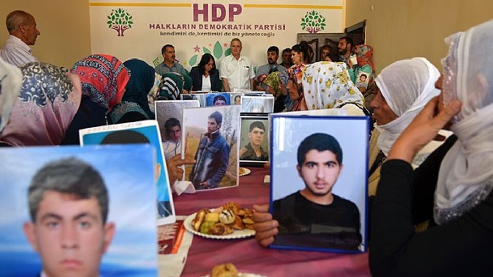 Diyarbakır'da eylem yapan ailelerin HDP ziyaretinde gerginlik