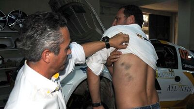 Yarıştaki rallicilere trafik dayağı!