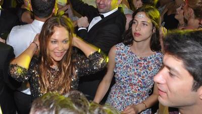 Kızıyla pistten inmedi