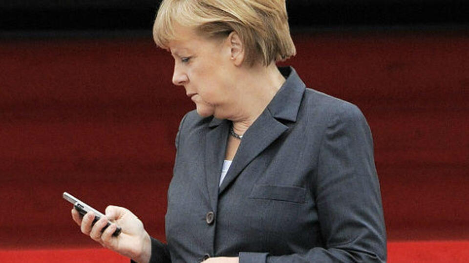 Merkel'e yeni telefon
