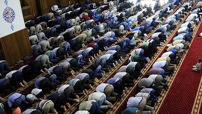 İlk teravih namazı kılındı