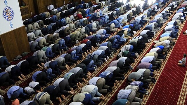 İlk teravih namazı kılındı