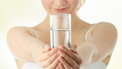 İftarda fazla su içmek tehlikeli mi?