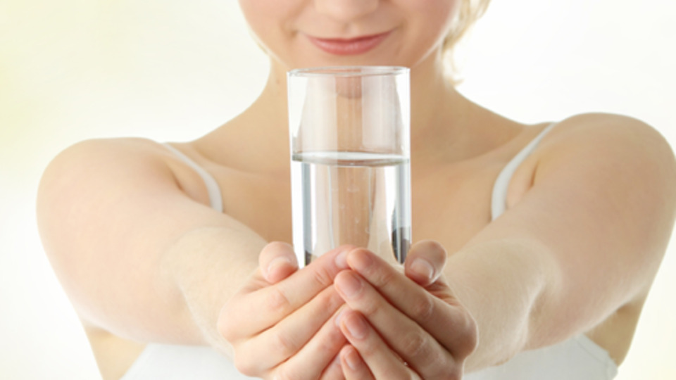 İftarda fazla su içmek tehlikeli mi?