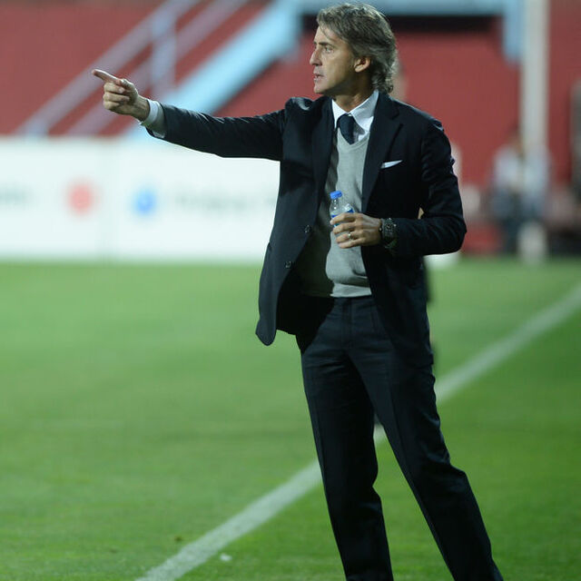 Mancini bir adım önde!
