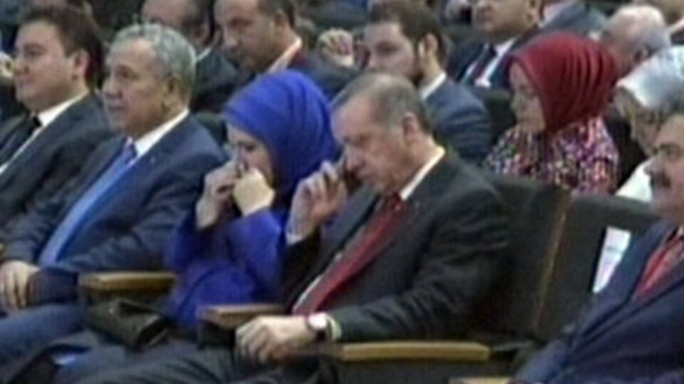 Emine Erdoğan ve kızı gözyaşlarını tutamadı