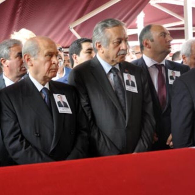 Devlet Bahçeli, Osmanağaoğlu'nun cenazesine katıldı
