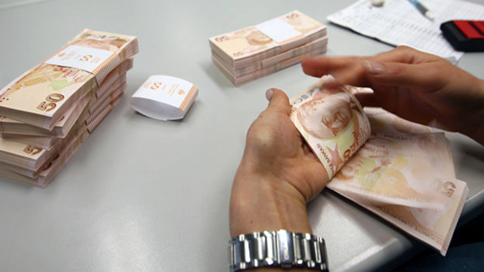Bankalarda faiz yüzde 1'in altına indi!