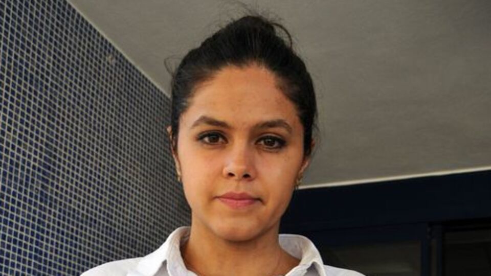 Cep telefonu elinde patladı