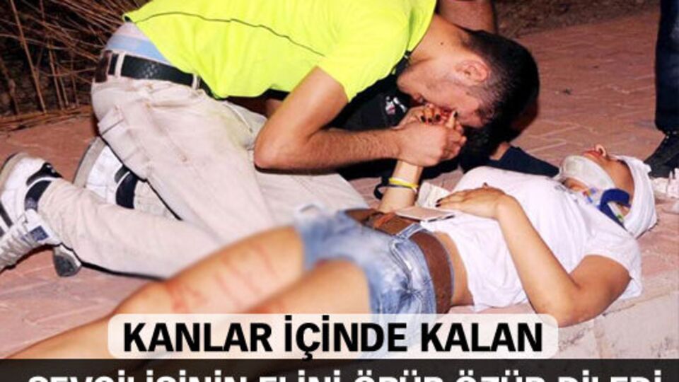 Sevgilisinin elini öpüp özür diledi