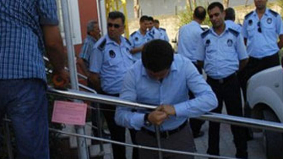 Elektriği kesilen belediyeden mühür misillemesi