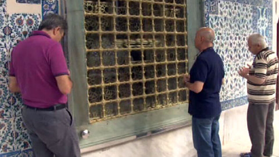 Eyüp Sultan Türbesi ziyarete açıldı