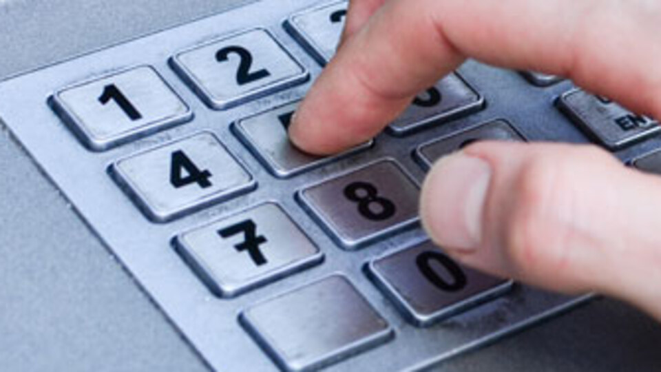ATM'de bulduğu 100 lira başına bela oldu