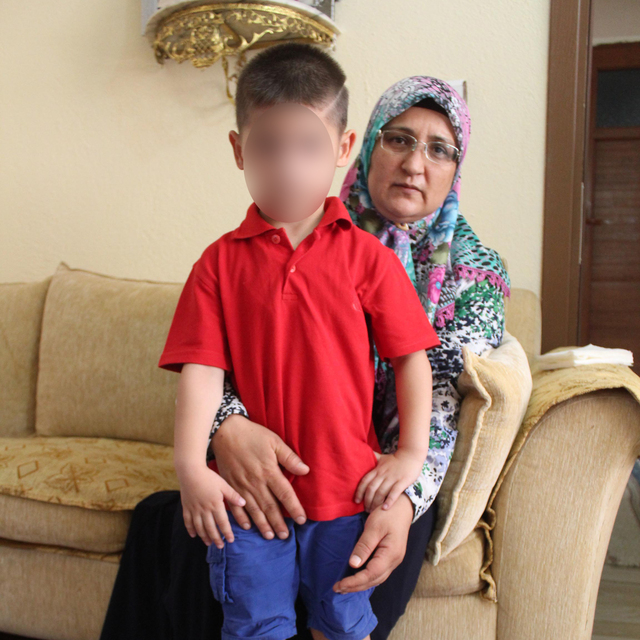 Tedavi bekleyen çocuğa doktordan suç duyurusu