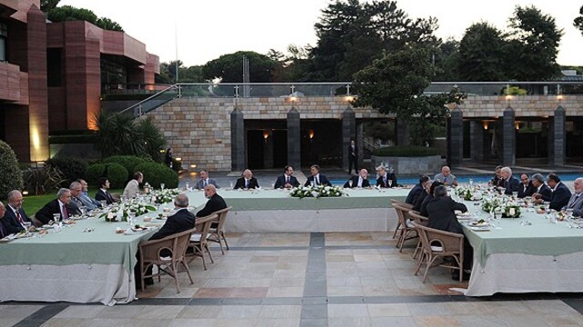 Cumhurbaşkanı Gül diyanet mensuplarına iftar verdi