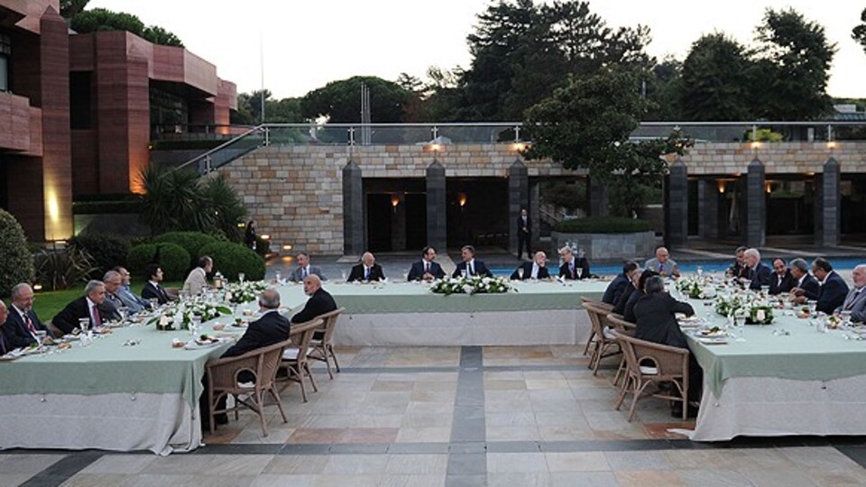 Cumhurbaşkanı Gül diyanet mensuplarına iftar verdi