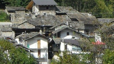 İtalya'da 245 bin euro'ya satılık köy