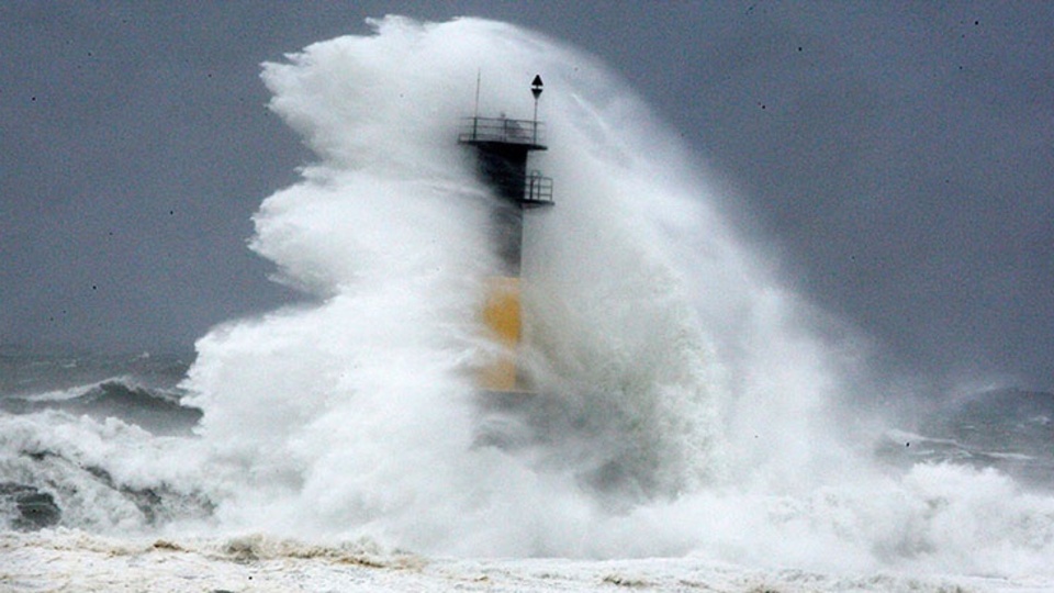 Tayfun Japonya'yı vuruyor