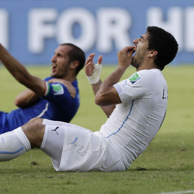 FIFA'dan Suarez'e bir şok daha