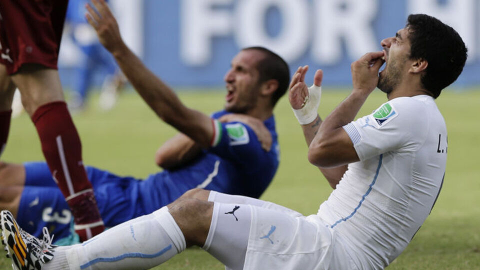 FIFA'dan Suarez'e bir şok daha