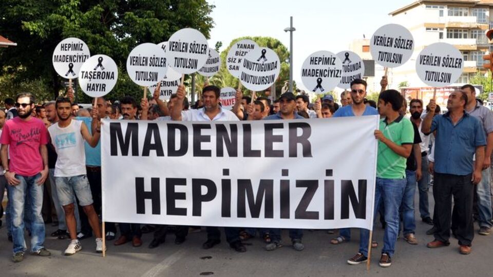 Soma'da 'madenler açılsın' yürüyüşü