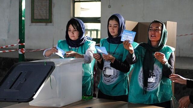 Afganistan'da oylar yeniden sayılacak