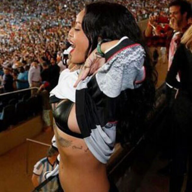 Rihanna'dan olay sevinç!
