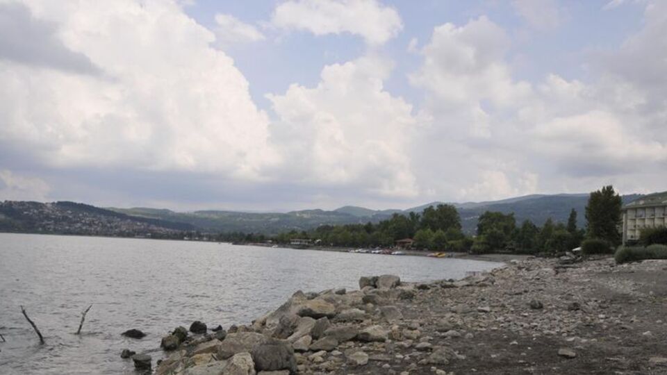 Sapanca Gölü'nden deprem enkazları çıktı