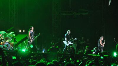 Ekmek arası Metallıca