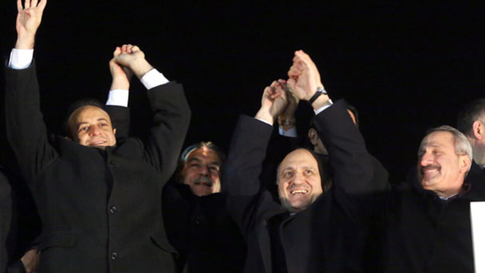 Komisyon 4 eski bakan hakkındaki fezlekeleri savcılığa iade etti