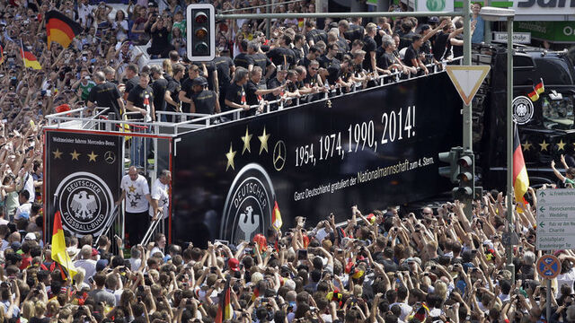 Almanya'da tarihi anlar!