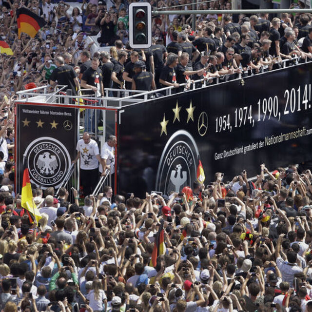 Almanya'da tarihi anlar!