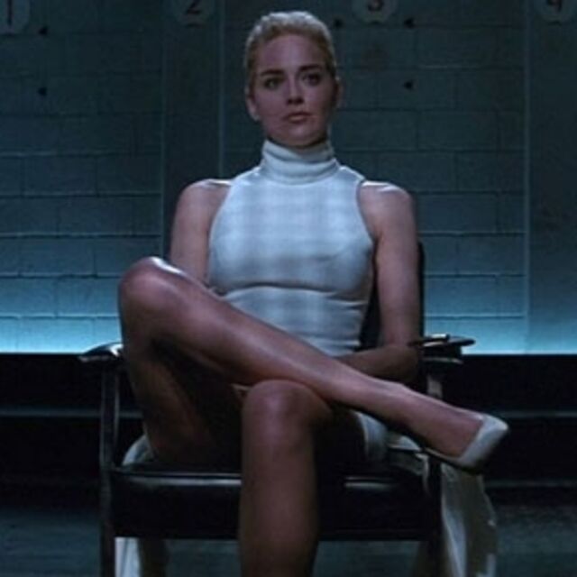 Sharon Stone: Yönetmen beni kandırdı!