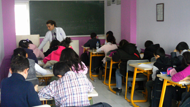Dershaneden dönüşen okula bahçe şartı kalktı!