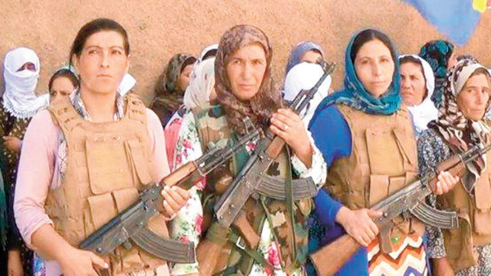 Elde silah IŞİD militanlarını bekliyorlar