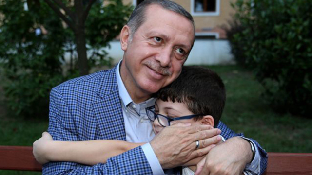 Başbakan Erdoğan küçük Arda ile sohbet etti