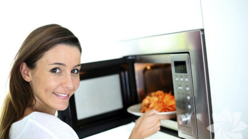 Asla mikrodalgaya koymamanız gereken 5 şey