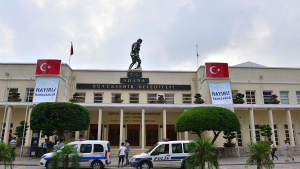 Adana Büyükşehir Belediyesi'ne silahlı saldırı