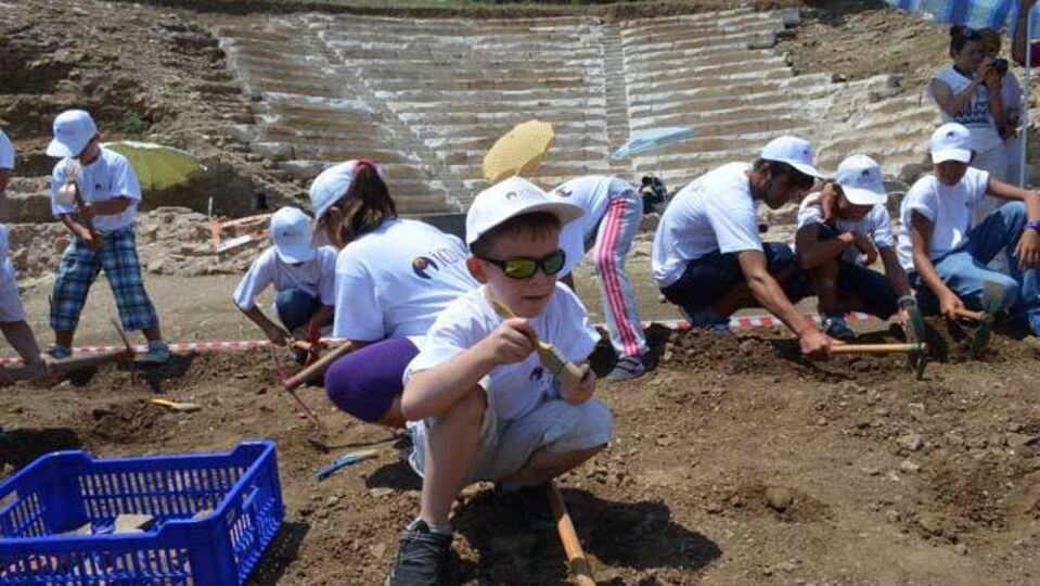 "Küçük arkeologlar"dan antik kent kazısı