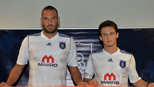 Başakşehir'de 2 imza!