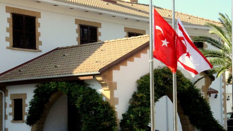 KKTC'de Gazze için bayraklar yarıya indirildi!