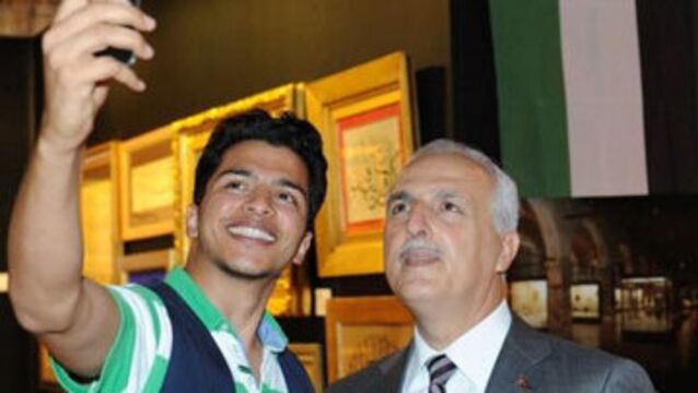Vali Mutlu'dan Filistin bayraklı selfie